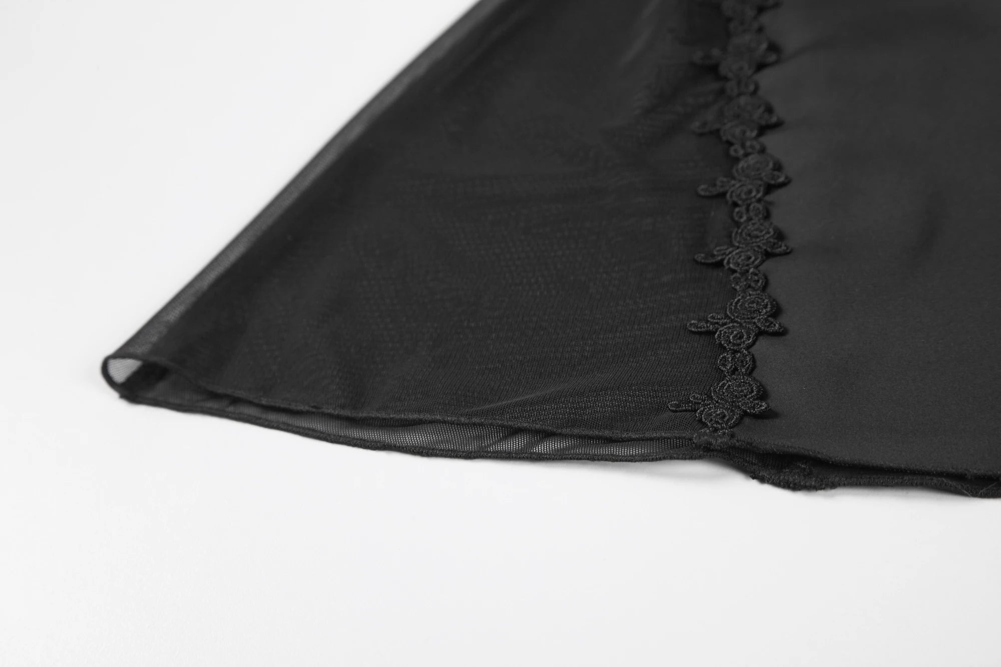 Lace trim hem detail